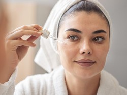 Benarkah Retinol Tidak Cocok untuk Kulit Kering? Ini Penjelasan Dokter Benarkah Retinol Tidak Cocok untuk Kulit Kering? Ini Penjelasan Dokter