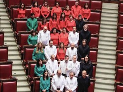 Video: Anggota Parlemen Italia Bentuk Formasi Bendera Palestina saat Sidang