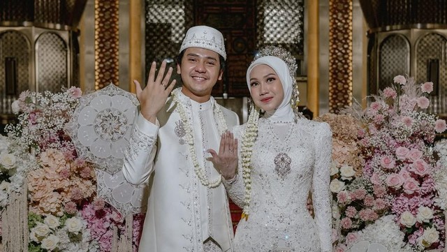 Berita Seputar Selebriti Insertlive Terkini : Selamat! Arbani Yasiz Resmi Menikah dengan Raissa Ramadhani