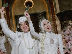 Video: Senyum Bahagia Arbani Yasiz dan Raissa Ramadhani yang Resmi Menikah Video: Senyum Bahagia Arbani Yasiz dan Raissa Ramadhani yang Resmi Menikah