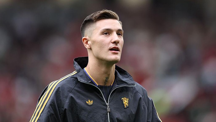 MANCHESTER, ENGLAND - AUGUST 09: Benjamin Sesko of Manchester United looks on, as he is unveiled to the fans after signing for the team, prior to the pre-season friendly match between Manchester United and ACF Fiorentina at Old Trafford on August 09, 2025 in Manchester, England. (Photo by Matt McNulty/Getty Images)