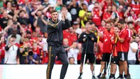 Sesko diperkenalkan di depan publik Old Trafford pada Sabtu (9/8/2025), tepat sebelum pertandingan pramusim melawan Fiorentina. Foto: Getty Images/Molly Darlington