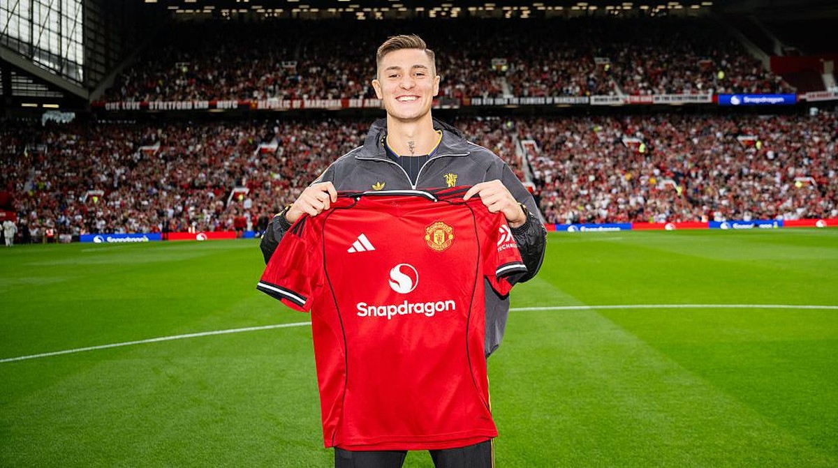 Benjamin Sesko antusias menyongsong masa depan cerah di Manchester United. (Foto: Manchester United via Getty Imag/Ash Donelon)