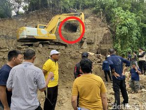 Warga di Parepare Temukan Bunker Diduga Peninggalan Jepang Saat Gali Bukit Warga di Parepare Temukan Bunker Diduga Peninggalan Jepang Saat Gali Bukit