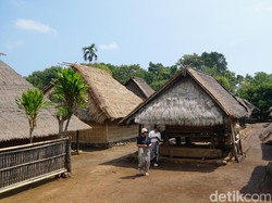 4 Tempat Wisata di Kayangan Lombok Utara: Air Terjun, Desa Adat, hingga Pantai