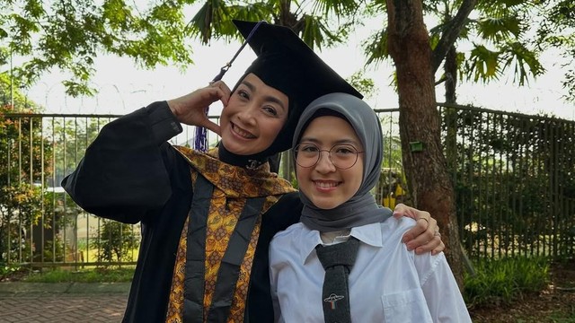 Highlight Dunia Hiburan InsertLive : Lulus S3, Desy Ratnasari Nggak Khawatir soal Pasangan