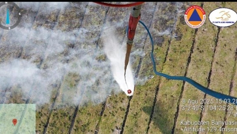3 Helikopter Water Bombing Dikerahkan Padamkan Karhutla di Banyuasin-PALI