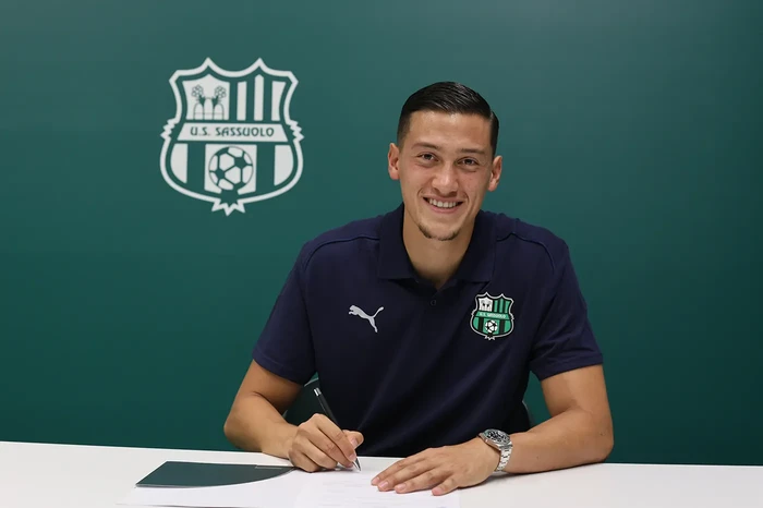 Jay Idzes akhirnya meninggalkan Venezia. Dia berlabuh ke Sassuolo dan menandakan Idzes musim ini masih tampil di Serie A Italia.
