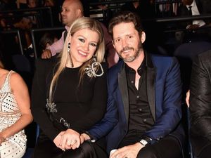 Mantan Suami Kelly Clarkson Meninggal Dunia, 3 Tahun Lawan Kanker Kulit Mantan Suami Kelly Clarkson Meninggal Dunia, 3 Tahun Lawan Kanker Kulit