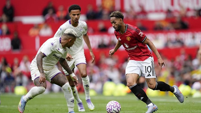 Fiorentinas Domilson Dodo (left) and Manchester Uniteds Matheus Cunha (right) battle for the ball during a pre-season friendly match at Old Trafford, Manchester. Picture date: Saturday August 9, 2025. (Photo by Nick Potts/PA Images via Getty Images)