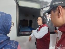 Potret Menkeu Sri Mulyani ke Sekolah Rakyat: Main Badminton-Jadi Dirigen