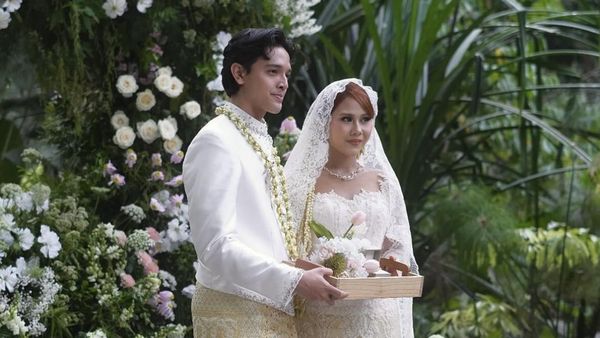 7 Pesona Nadin Amizah Jadi Pengantin Sunda, Cantik Dengan Riasan Soft Glam