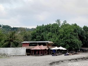 Penghuni Vila Mengeluh Warga-Pemilik Warung Putar Musik 24 Jam di Pantai Duduk