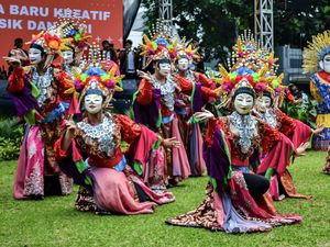 Pesona Budaya Betawi Warnai Festival Topeng Betawi di Pekayon