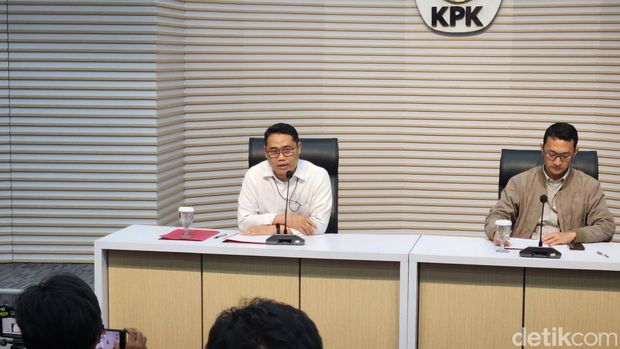 Plt Deputi Penindakan dan Eksekusi KPK Asep Guntur Rahayu dan Jubir KPK Budi Prasetyo