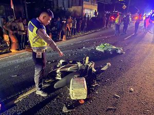 Pemotor Tewas Disenggol Bus lalu Ditabrak Truk di Jalan Denpasar-Gilimanuk Pemotor Tewas Disenggol Bus lalu Ditabrak Truk di Jalan Denpasar-Gilimanuk