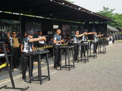 Sambut Kemerdekaan RI, Brimob Polda Metro Gelar Lomba Menembak