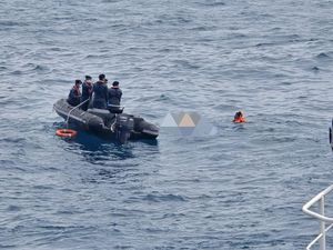 Tim SAR Temukan Jasad Mengapung di Laut, Diduga Korban KM Alpha Jaya Tim SAR Temukan Jasad Mengapung di Laut, Diduga Korban KM Alpha Jaya