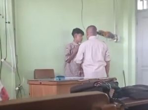 Viral Guru Tampar Siswa SMK di Krian Sidoarjo, Terekam 15 Detik Viral Guru Tampar Siswa SMK di Krian Sidoarjo, Terekam 15 Detik
