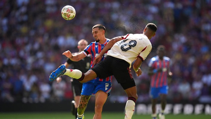 Crystal Palaces Daniel Munoz and Liverpools Cody Gakpo battle for the ball during the FA Community Shield match at Wembley Stadium, London. Picture date: Sunday August 10, 2025. (Photo by Adam Davy/PA Images via Getty Images)