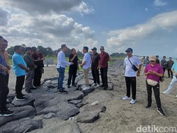Koster dan Adi Arnawa Sidak Pembangunan di Pantai Berawa