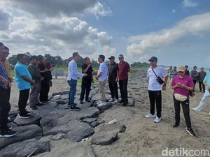 Koster dan Adi Arnawa Sidak Pembangunan di Pantai Berawa Koster dan Adi Arnawa Sidak Pembangunan di Pantai Berawa