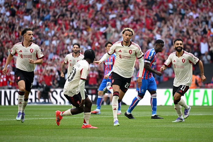 LONDON, ENGLAND - AUGUST 10: Hugo Ekitike of Liverpool celebrates scoring his teams first goal during the 2025 FA Community Shield match between Crystal Palace and Liverpool at Wembley Stadium on August 10, 2025 in London, England. (Photo by Clive Mason/Getty Images)