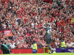 De Gea mendapatkan sambutan dari puluhan ribu penonton di stadion. (Foto: Offside via Getty Images/Daniel Chesterton/Offside)