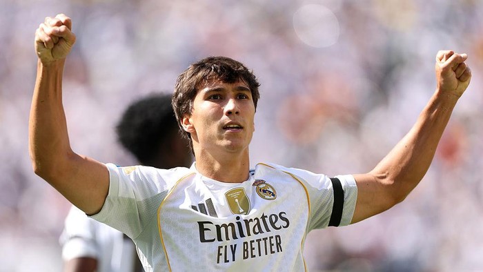 EAST RUTHERFORD, NEW JERSEY - JULY 05: Gonzalo Garcia #30 of Real Madrid celebrates scoring his teams first goal during the FIFA Club World Cup 2025 quarter-final match between Real Madrid CF and Borussia Dortmund at MetLife Stadium on July 05, 2025 in East Rutherford, New Jersey. (Photo by Luke Hales/Getty Images)
