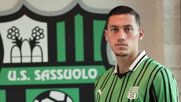 Galeri Foto Jay Idzes Berseragam Sassuolo