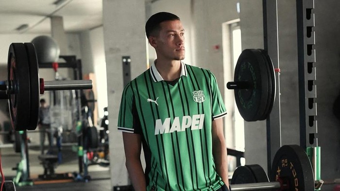 Jay Idzes Bek timnas Indonesia Jay Idzes resmi gabung Sassuolo. Klub yang dilatih Fabio Grosso itu mengumumkan transfer Idzes dari Venezia pada Sabtu (9/8/2025) malam WIB.