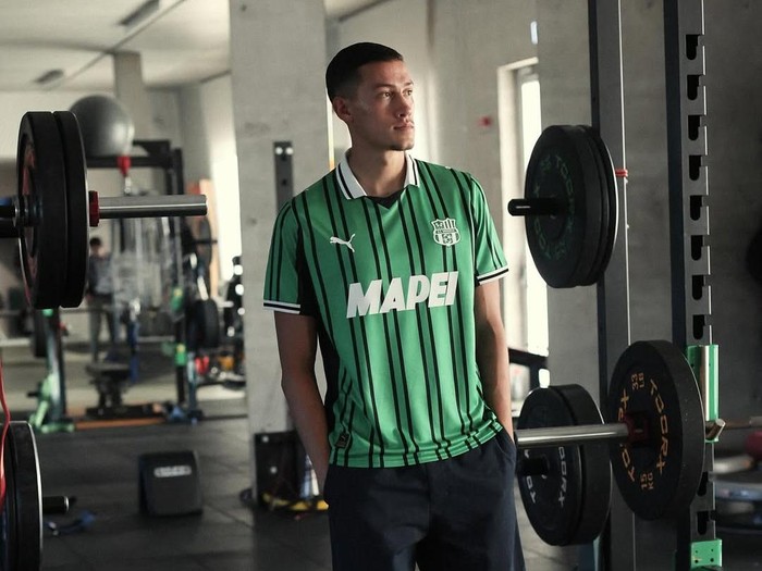 Bek timnas Indonesia Jay Idzes resmi gabung Sassuolo. Klub yang dilatih Fabio Grosso itu mengumumkan transfer Idzes dari Venezia pada Sabtu (9/8/2025) malam WIB.