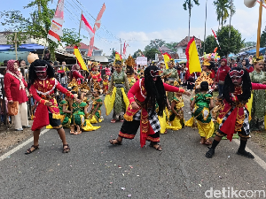 Semarak Karnaval Seni dan Budaya Meriahkan HUT ke-80 RI di Lumajang Semarak Karnaval Seni dan Budaya Meriahkan HUT ke-80 RI di Lumajang