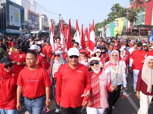 Kemendagri dan Pemkot Depok Bagikan 8.000 Bendera Merah Putih