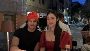 Potret Jefri Nichol Makan Scrambled Egg hingga Ngemil Roti di Italia