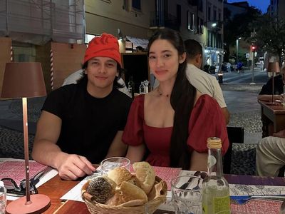Potret Jefri Nichol Makan Scrambled Egg hingga Ngemil Roti di Italia