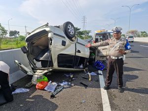 Penyebab Kijang Terbalik di Tol Gempol, Balita Terluka-1 Luka Berat Penyebab Kijang Terbalik di Tol Gempol, Balita Terluka-1 Luka Berat