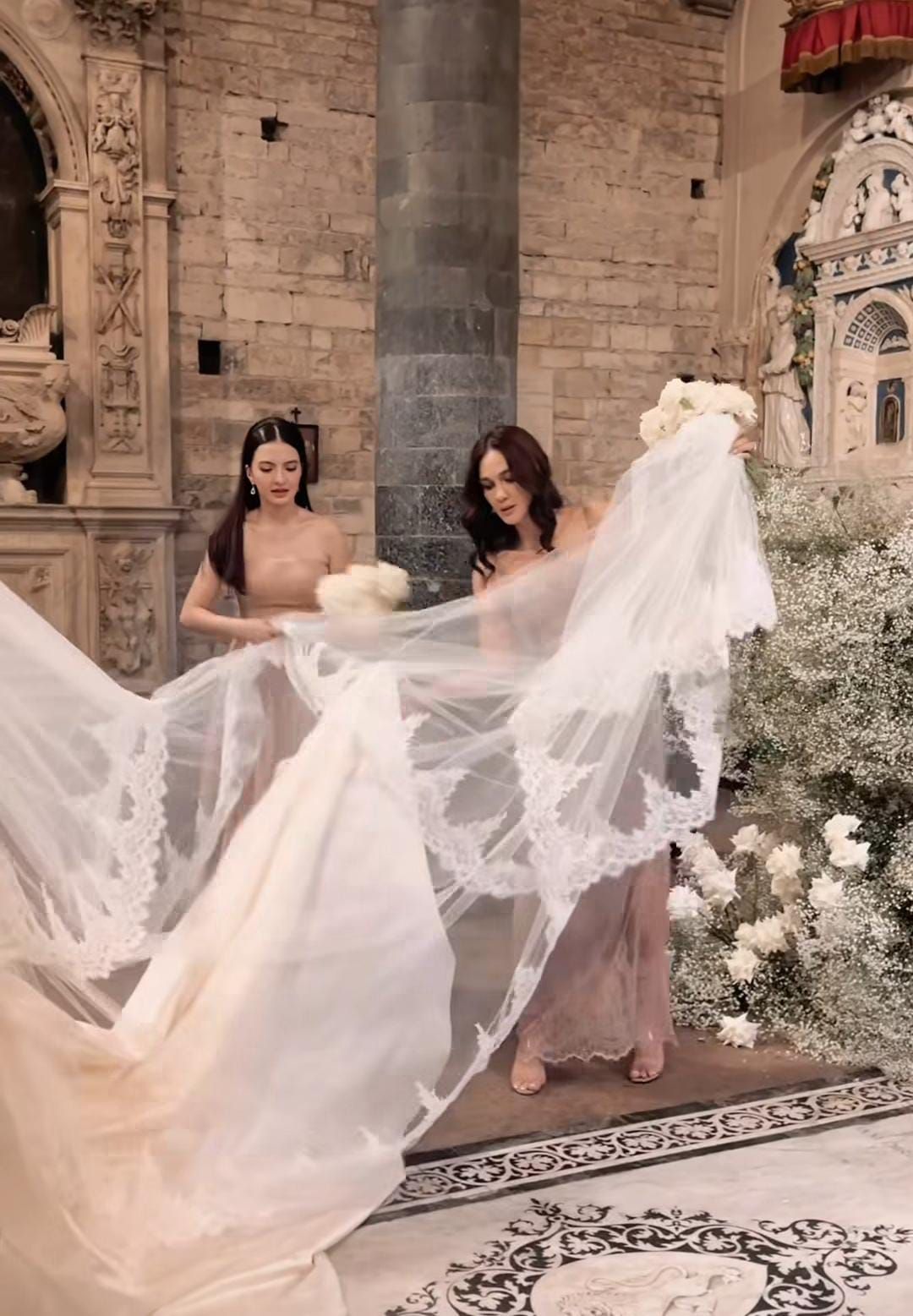 Luna Maya dan Raline Shah di pernikahan Millane Fernandez