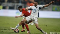 Pada laga yang digelar di Jakarta International Stadium (JIS), Minggu (10/8/2025) malam WIB, Persija bermain agresif sejak menit awal. Persita tak diberikan kesempatan mengembangkan permainan.