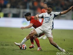 Pada laga yang digelar di Jakarta International Stadium (JIS), Minggu (10/8/2025) malam WIB, Persija bermain agresif sejak menit awal. Persita tak diberikan kesempatan mengembangkan permainan.