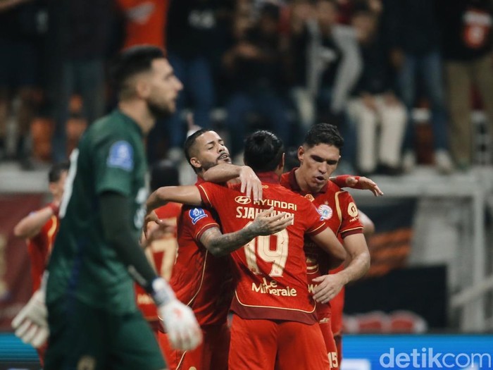 Persija Jakarta membuka kiprahnya di Super League 2025/2026 dengan gemilang. Menjamu Persita Tangerang, Macan Kemayoran menang 4-0 lewat dua gol Allano.