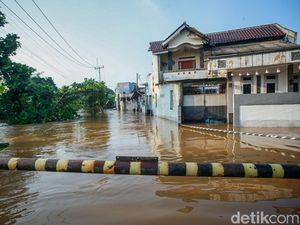 Banjir 1 Meter Rendam Perumahan di Bojong Gede