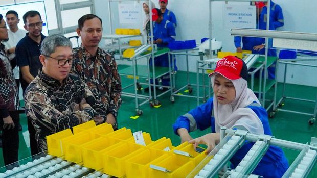 Presiden Direktur Toyota Motor Manufacturing Indonesia (TMMIN) Nandi Julyanto berkunjung ke Lean Manufacturing Laboratory  (LML) yang dimiliki Universitas Syiah Kuala
