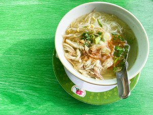 Resep Soto Ayam Semarang Berkuah Bening Segar untuk Sahur