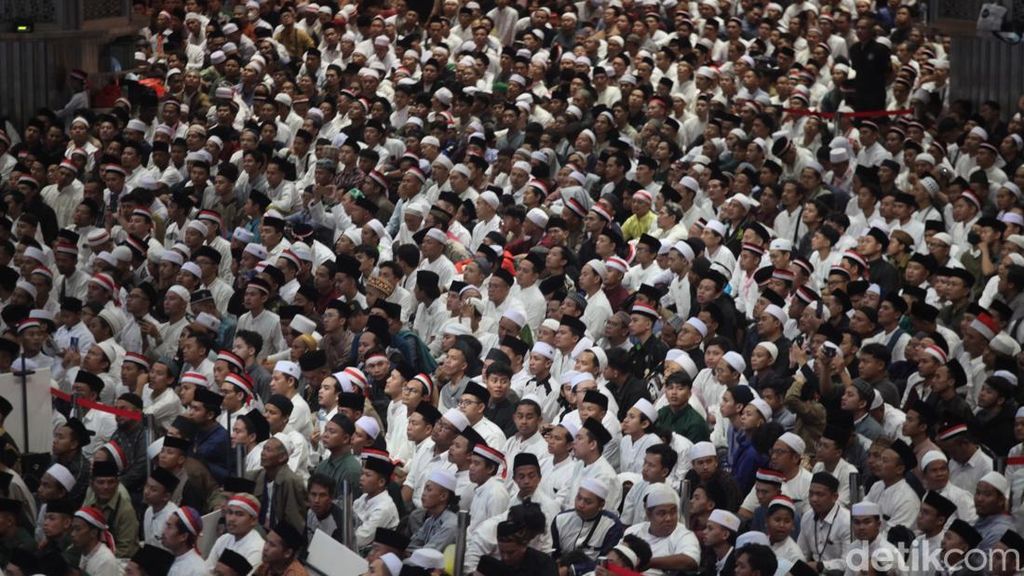 Ribuan Jamaah Hadiri Zikir Kebangsaan di Masjid Istiqlal Ribuan Jamaah Hadiri Zikir Kebangsaan di Masjid Istiqlal