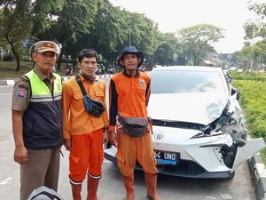 Mobil Listrik Tabrak 2 Anggota PPSU di Jaksel hingga Terluka, Sopir Diamankan