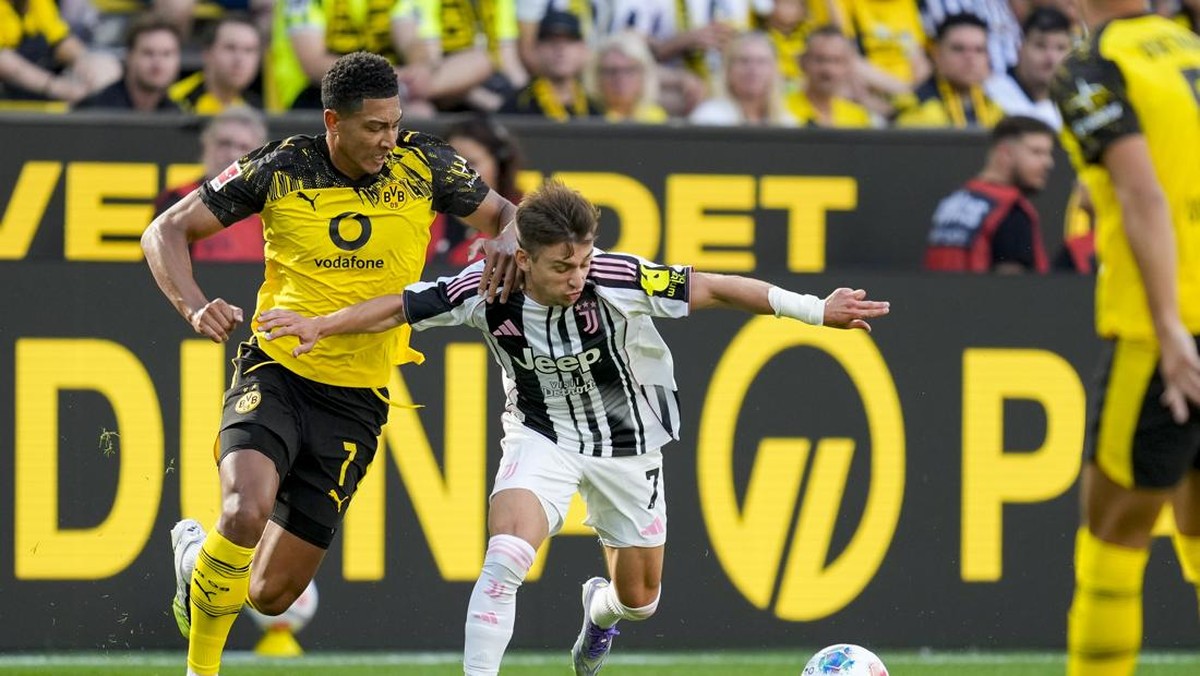 Momen Juventus dan Dortmund bertemu di uji coba Agustus lalu. (Foto: DeFodi Images via Getty Images/DeFodi Images)