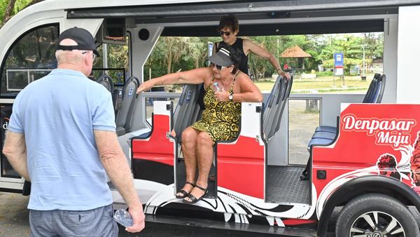 Asyik, Wisata Sanur Kini Bisa Naik Shuttle Bus Listrik