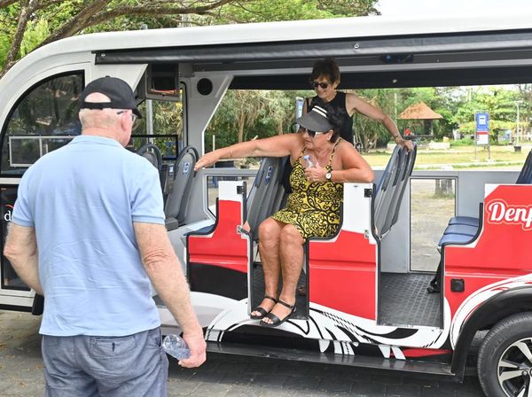 Asyik, Wisata Sanur Kini Bisa Naik Shuttle Bus Listrik