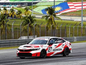 Avila Bahar Finis Kelima di Round 3 MTCC, Catat Fastest Lap Avila Bahar Finis Kelima di Round 3 MTCC, Catat Fastest Lap